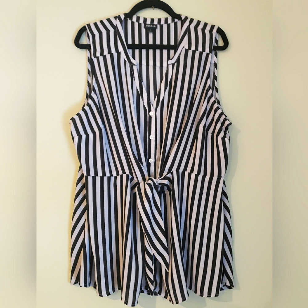 Torrid Sleeveless Blouse - Size 2